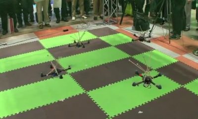 Japanische Polizei testet Quadrocopter Schwarm -