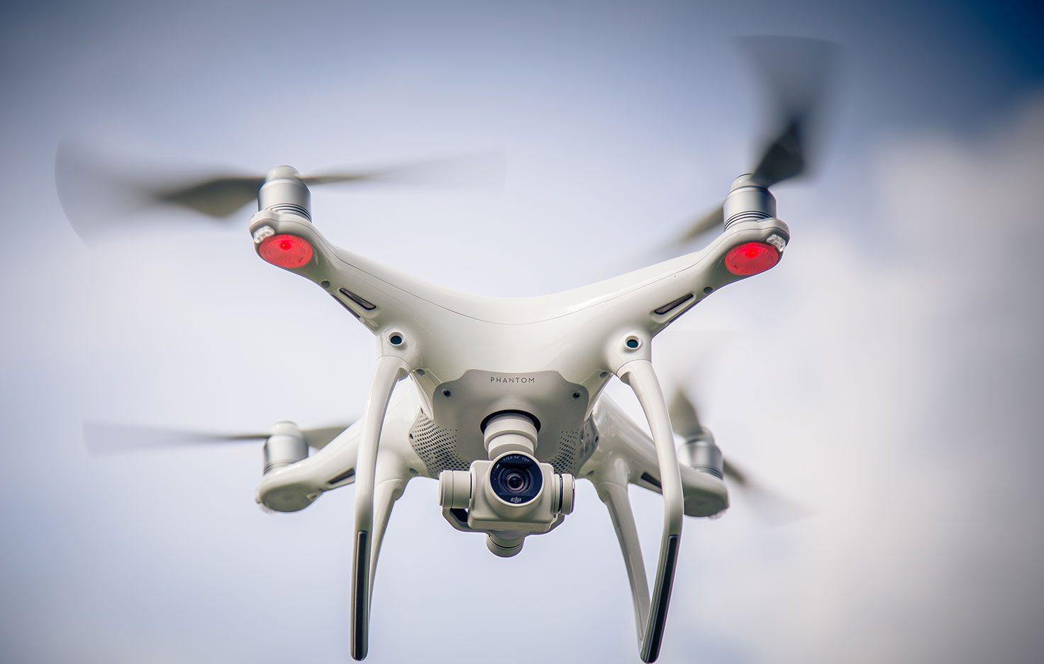 Dobrindt bringt Neuregelung für Drohnenflüge - drohnen