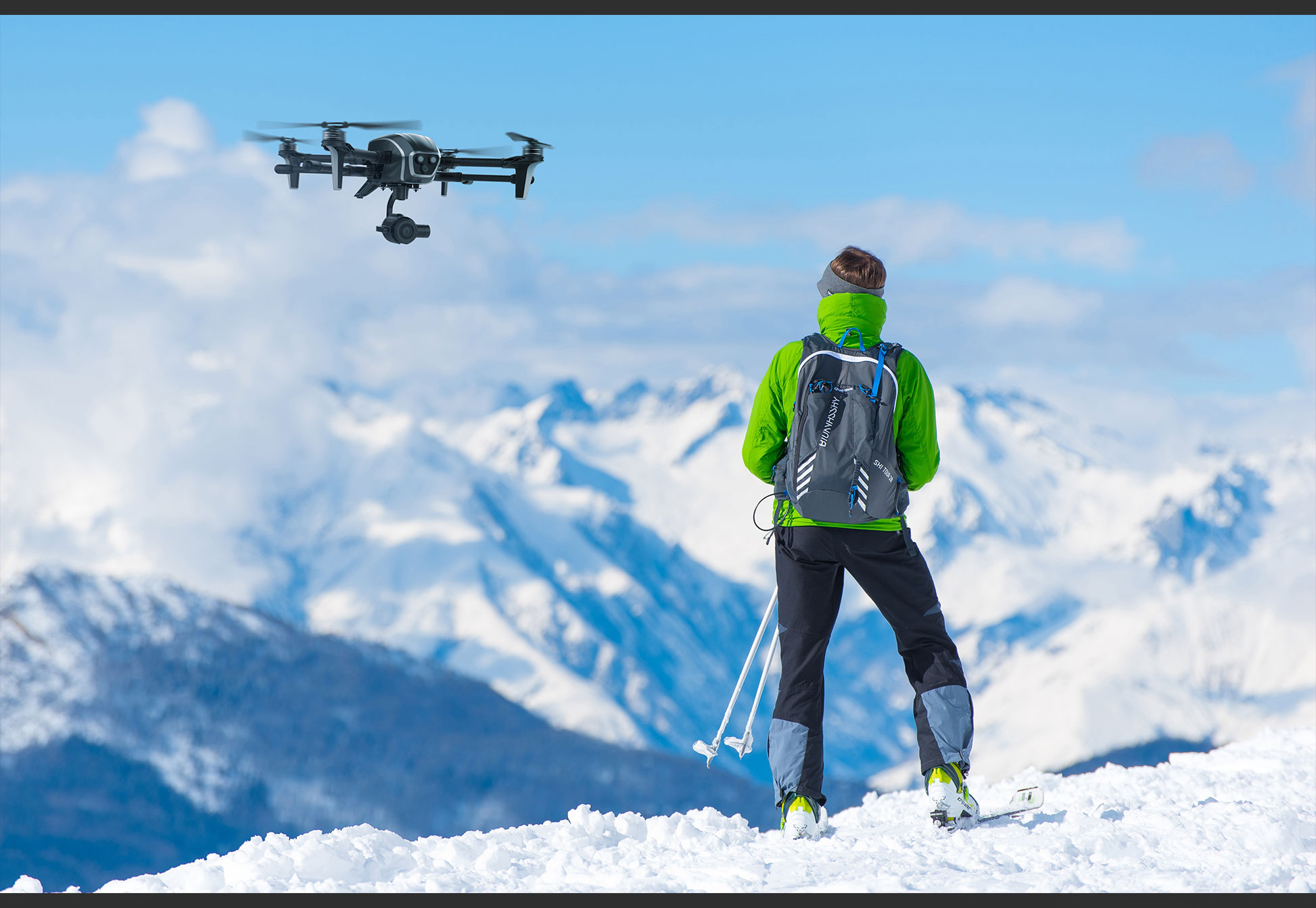 industrielle Drohne in den Alpen