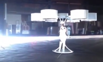 Lady Gaga im Hexacopter Kostüm - the Volantis -